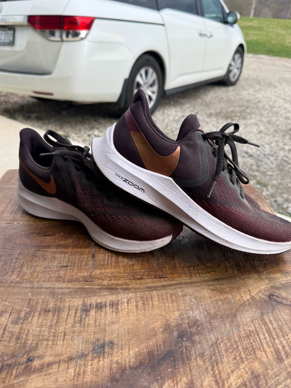 Women’s Nike sneakers. Sz 8. Like new!